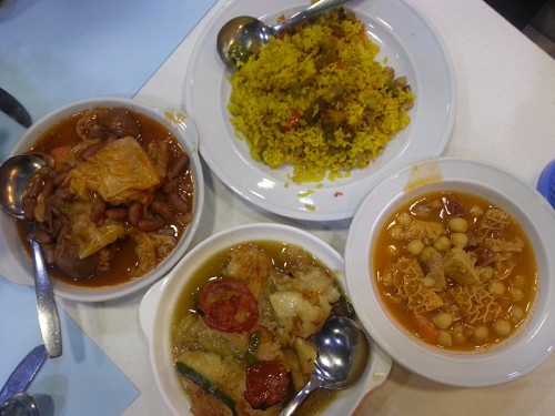 Riquexo: feijioada, fried rice, tripe, bacalhau with tomato
