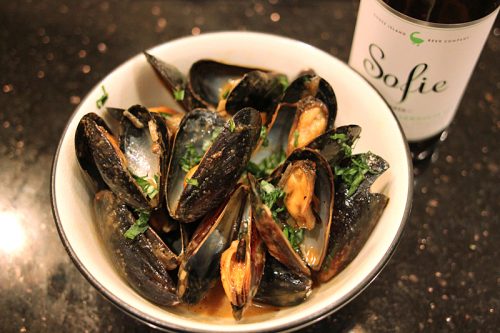 ManBQue mussels, with Goose Island product
